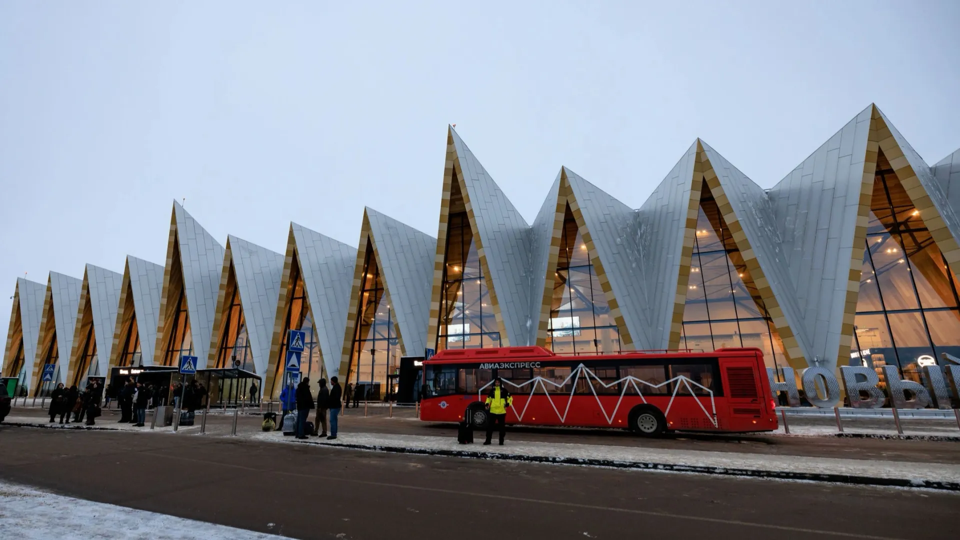 Аэропорт Нового Уренгоя повысил пассажиропоток в 2023 году. Фото: Сергей Зубков / «Ямал-Медиа»
