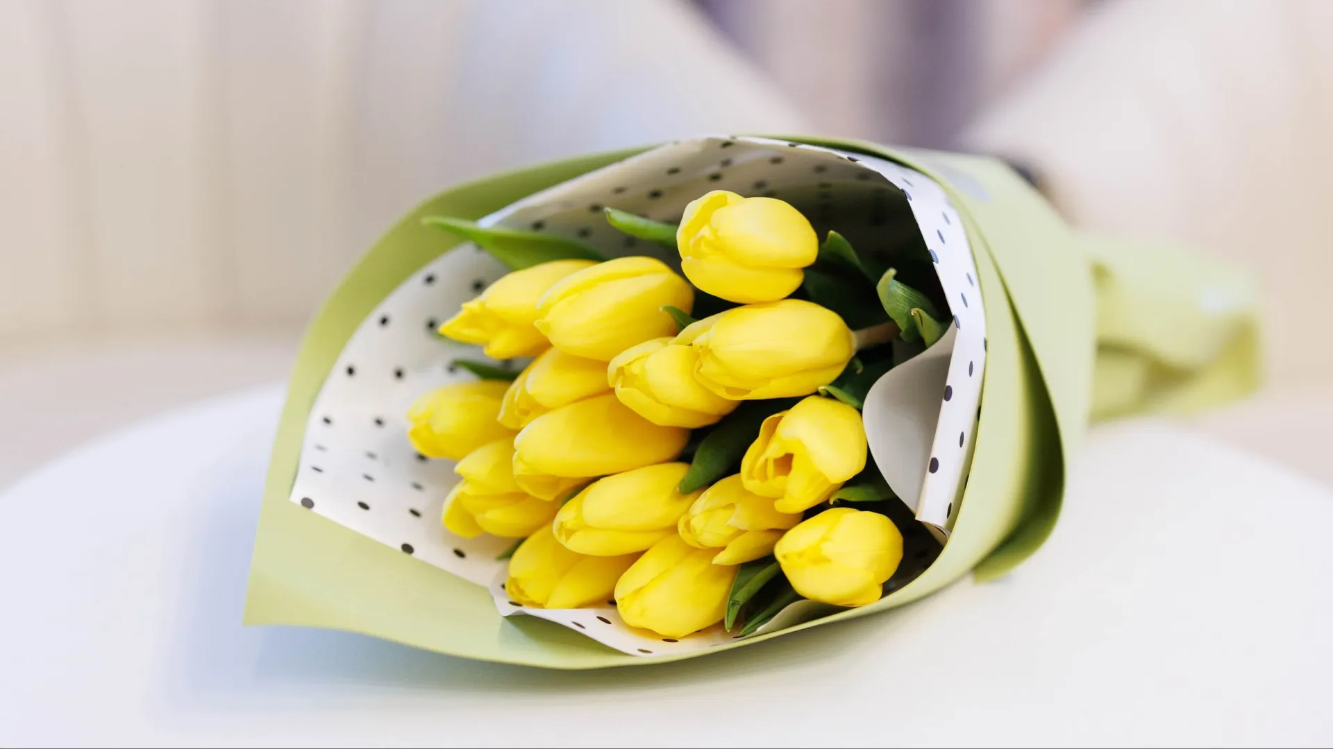 Желтые цветы иногда называют символом разлуки. Фото: Юлия Чудинова / «Ямал-Медиа»