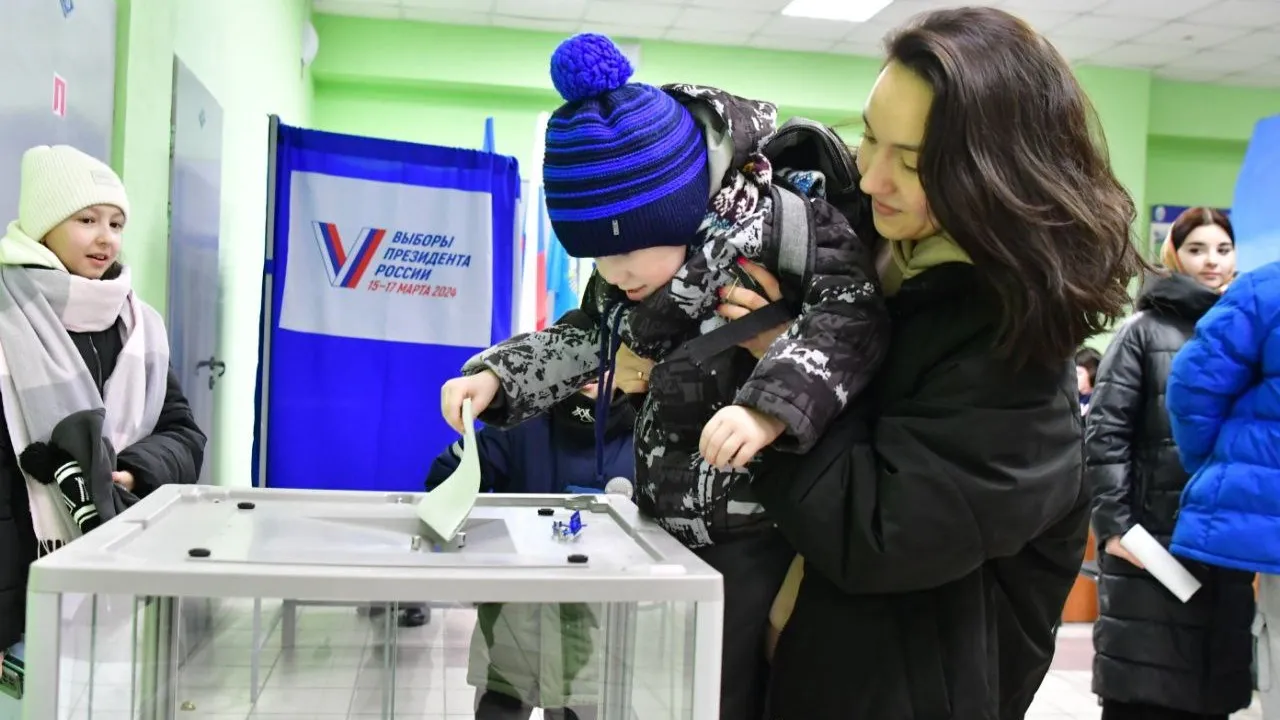 Ямальцы идут на выборы семьями. Фото: Юрий Здебский / «Ямал-Медиа»