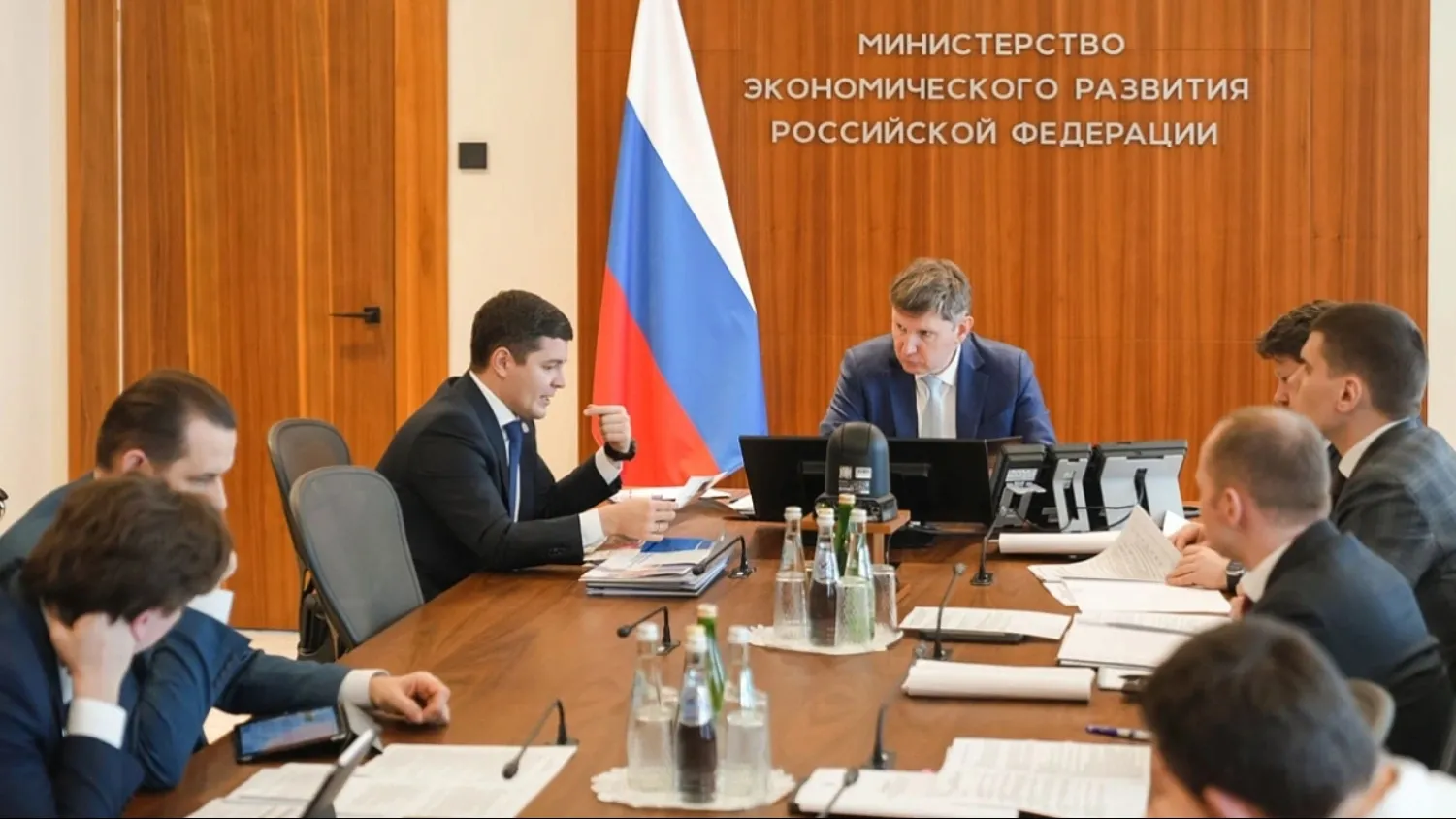 В Москве прошла рабочая встреча губернатора ЯНАО Артюхова и министра Решетникова. Фото предоставлено пресс-службой губернатора ЯНАО