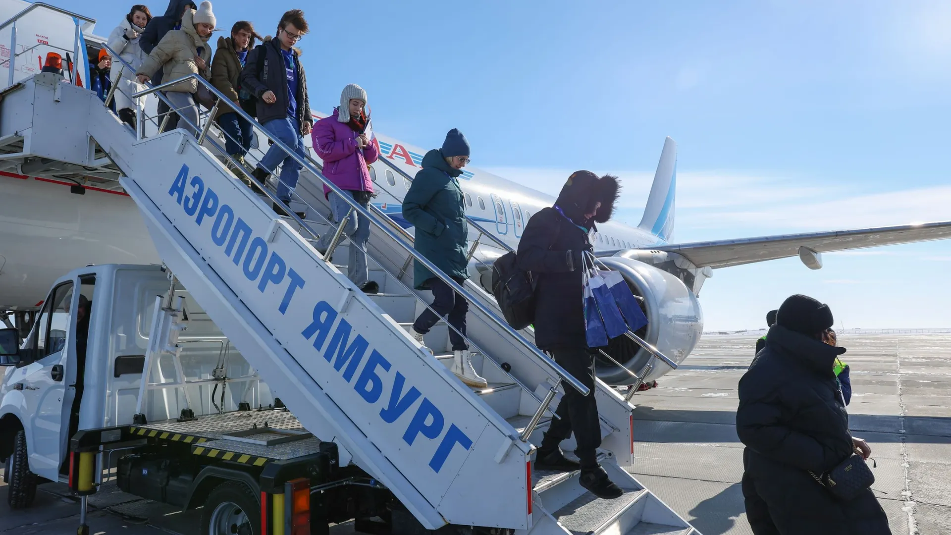 Пассажиры приняли активное участие в программе авиакомпании «Ямал». Фото: Андрей Ткачев / «Ямал-Медиа»