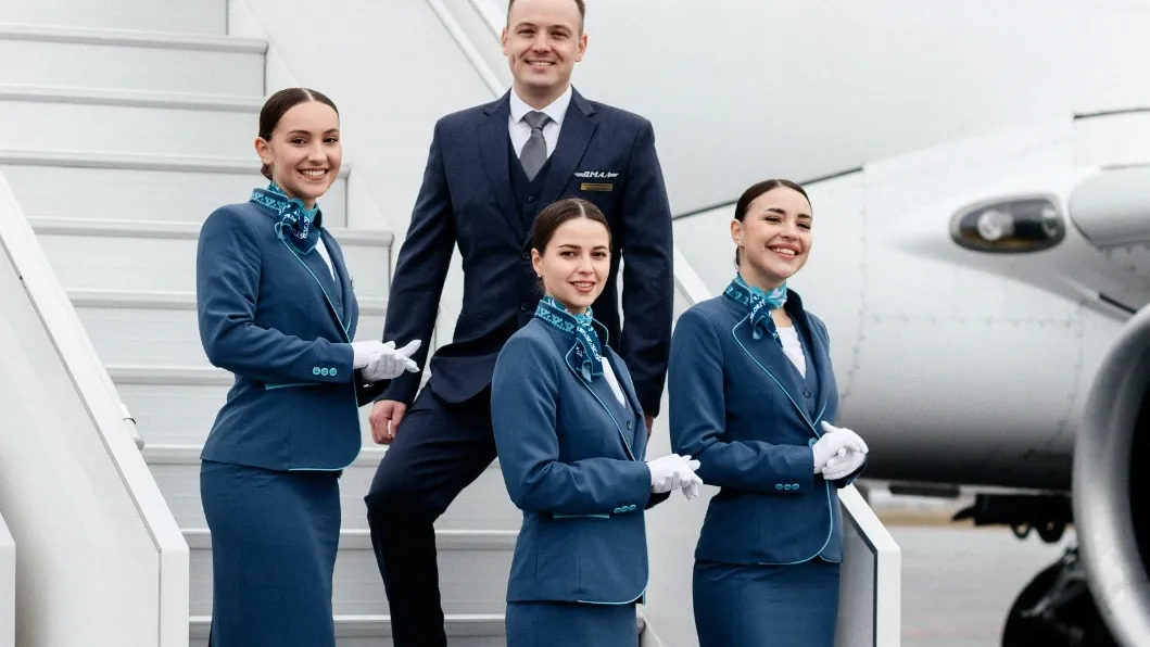 Новая форма стюардесс «Ямала»: сочетание стиля и удобства. Фото: t.me/yamal_airlines