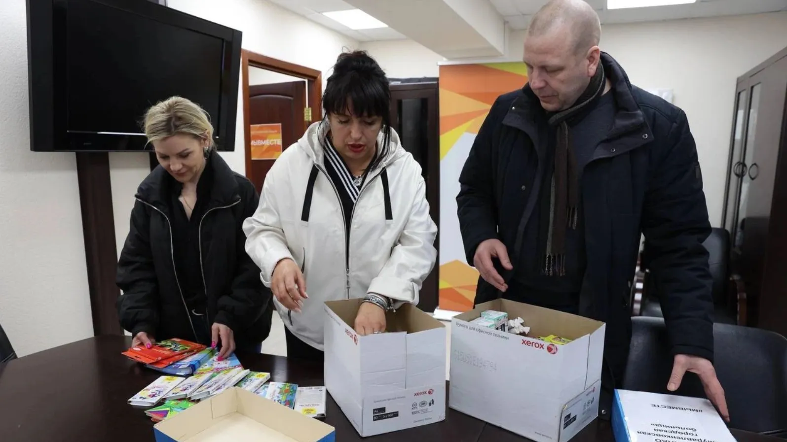 Ямальцы собрали для детдома в ДНР вещи и лекарства. Фото: t.me/yamalryadom