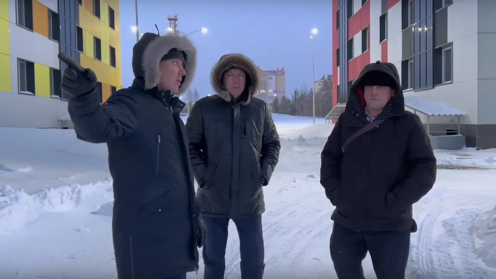 Глава Губкинского проверил уборку снега в городе. Кадр из видео vk.com/bandurko_av