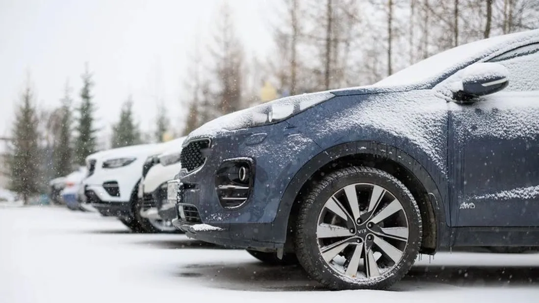 Влага и перепады температур вредят автомобилям.  Фото: Юлия Чудинова / «Ямал-Медиа»
