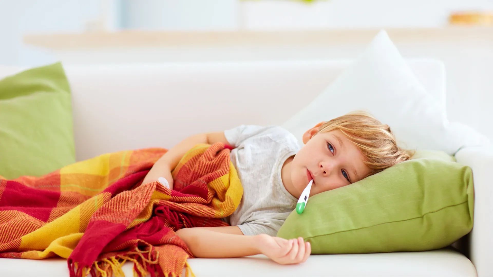Чаще ОРВИ болеют дети. Фото: Olesia Bilkei/Shutterstock/Fotodom