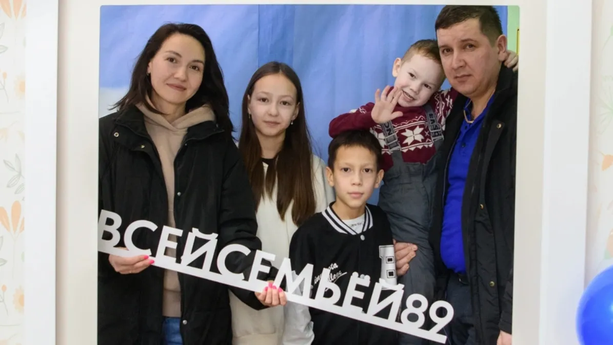 На Ямале на избирательные участки северяне приходят семьями. Фото: Юрий Здебский / «Ямал-Медиа»