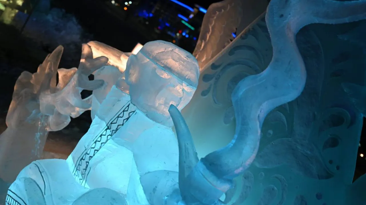 Работы участников фестиваля ледовых скульптур в Новом Уренгое. Фото: t.me/VORONOV89