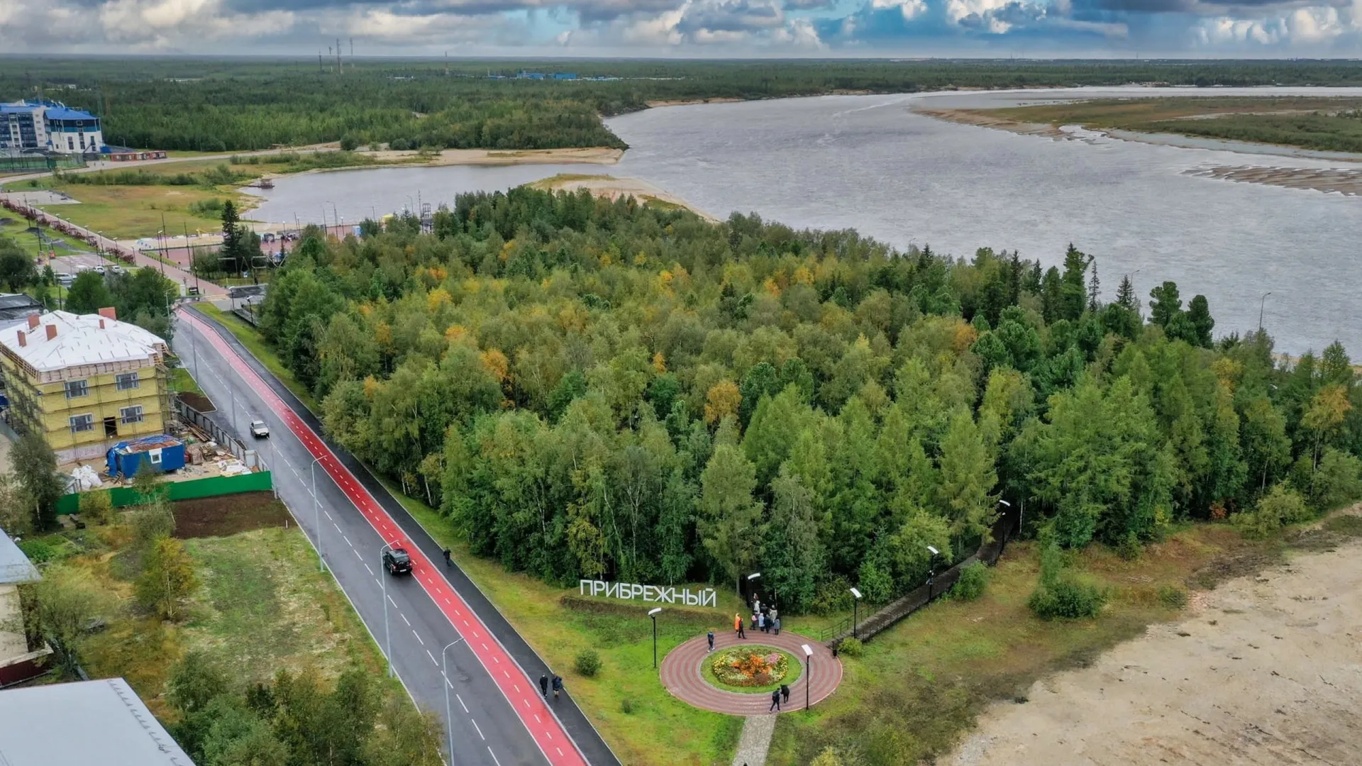 Набережная Тарко Сале. Набережная Саргина в Тарко-Сале. Парк Прибрежный Тарко-Сале. Пансионат Тарко-Сале на набережной.