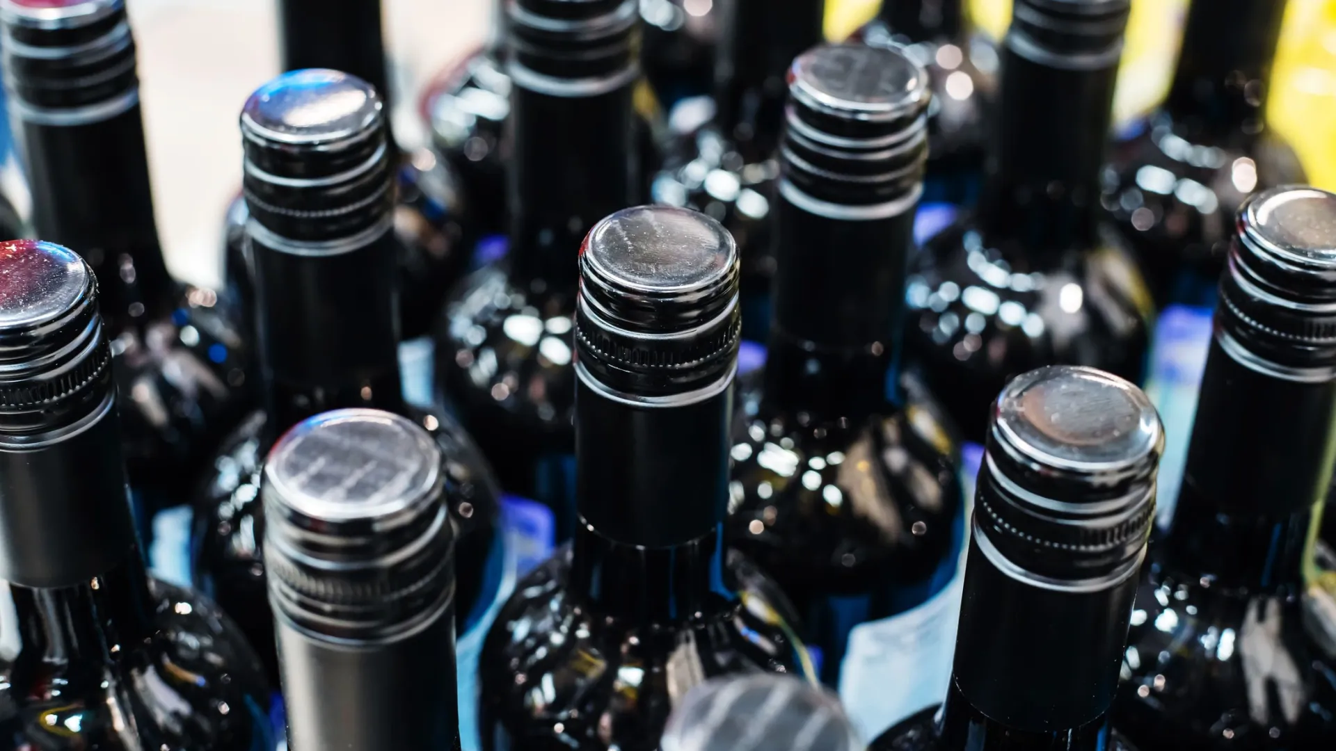 Магазины не будут отпускать алкоголь 1 и 9 мая. Фото: Dmitry Markov152 / Shutterstock / Fotodom