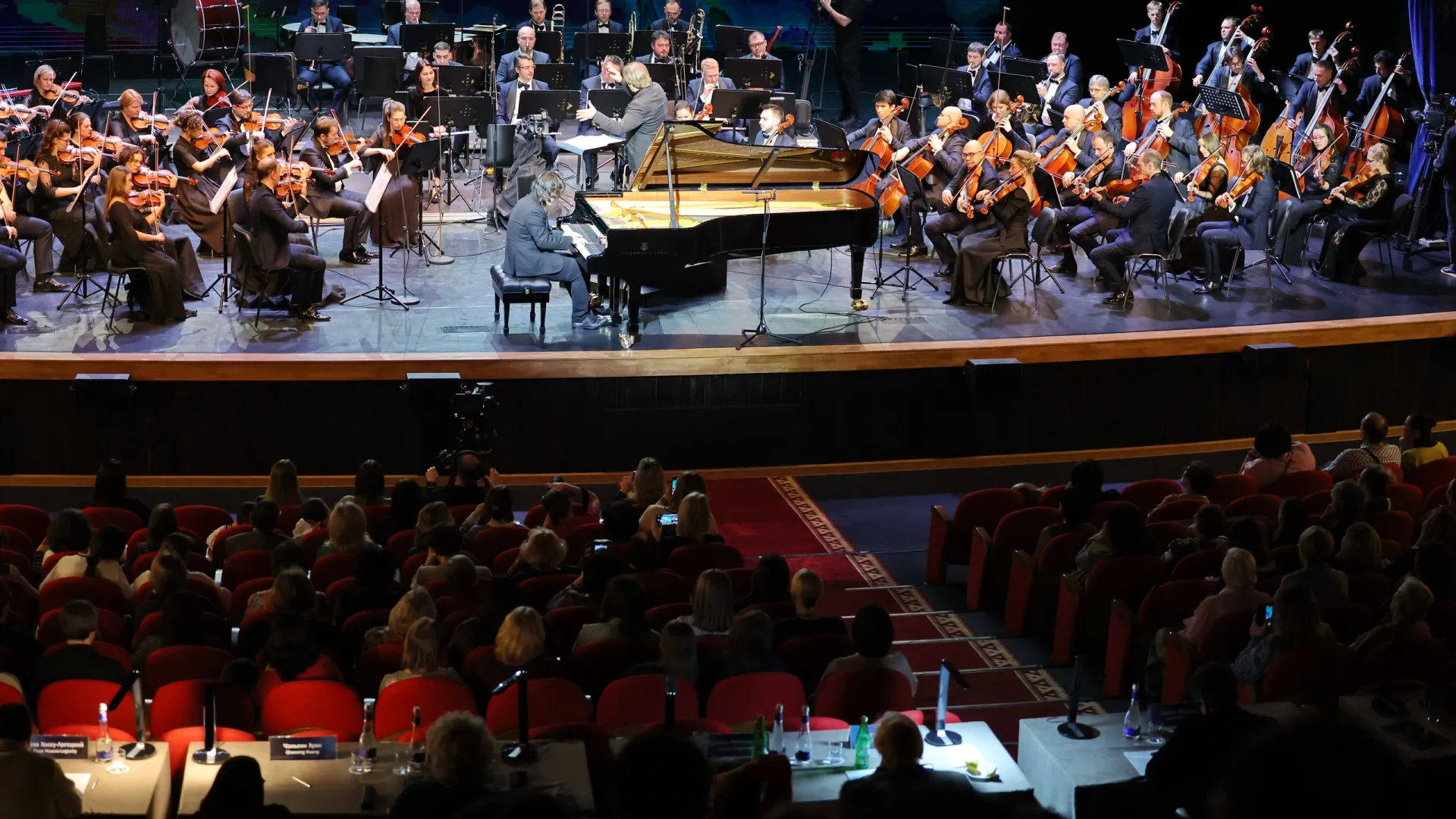 Члены жюри отметили потрясающую работу концертмейстеров и оркестра.  Фото: Андрей Ткачев / «Ямал-Медиа»