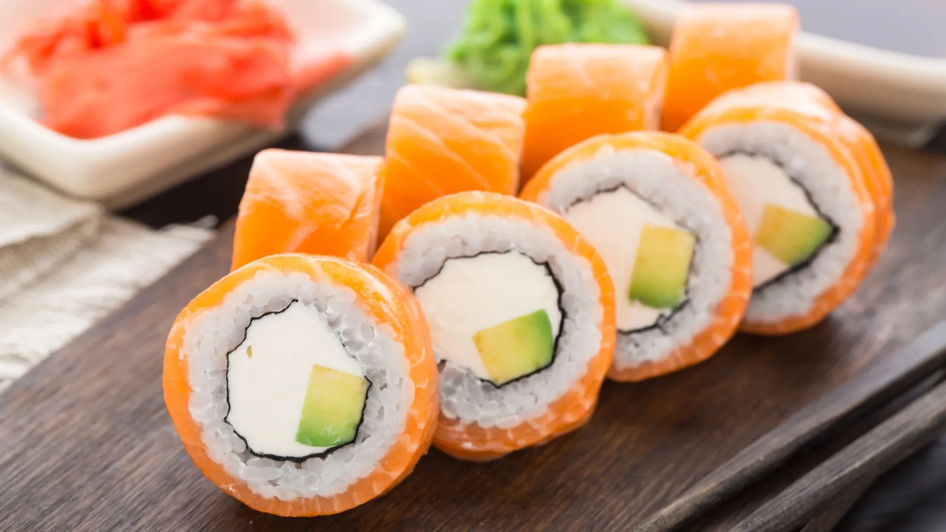 Из тунца приготовят суши. Фото: Ivan Danik/Shutterstock/Fotodom