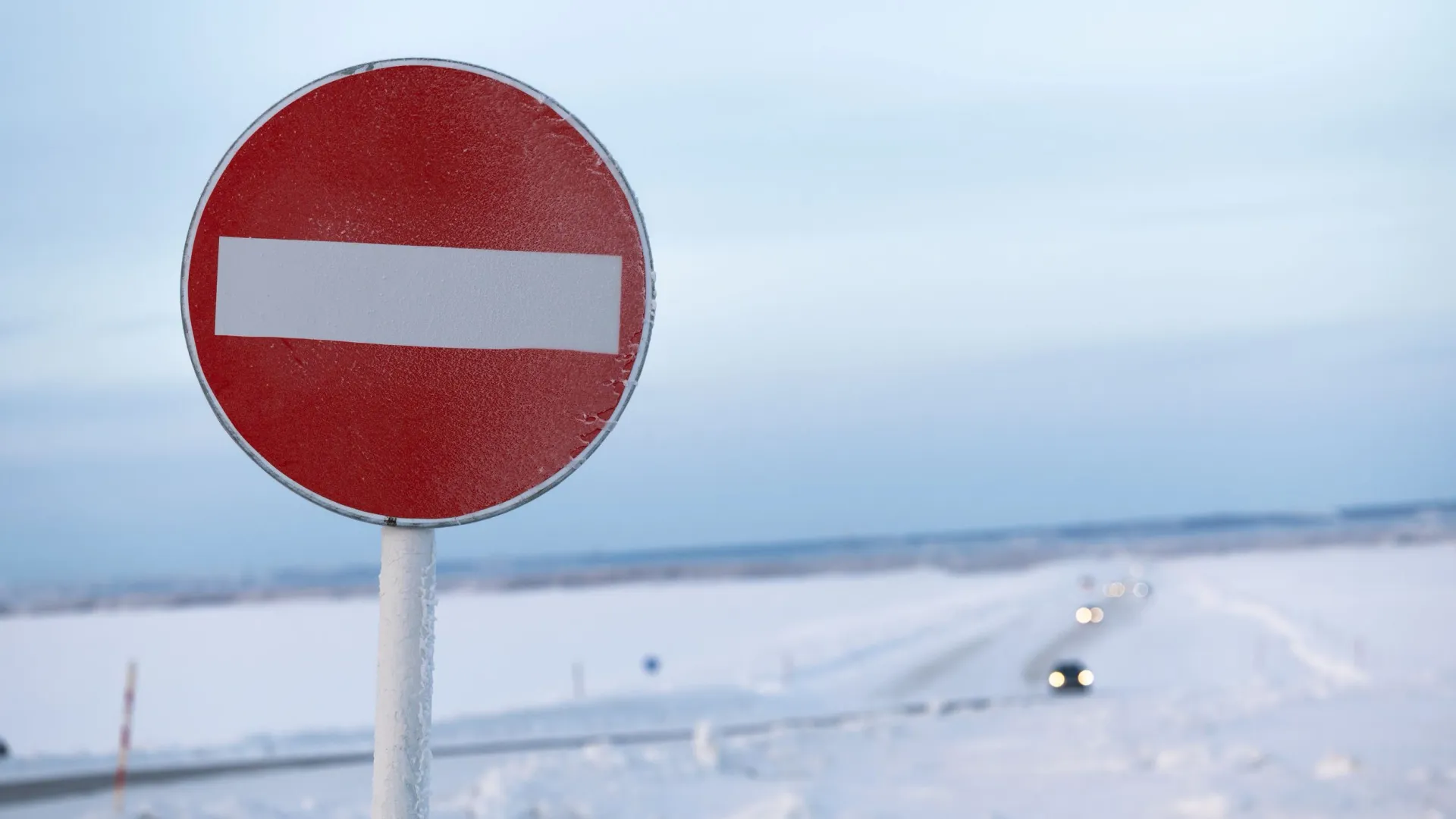 Зимник закрыт из-за непогоды. Фото: Юлия Чудинова / «Ямал-Медиа»