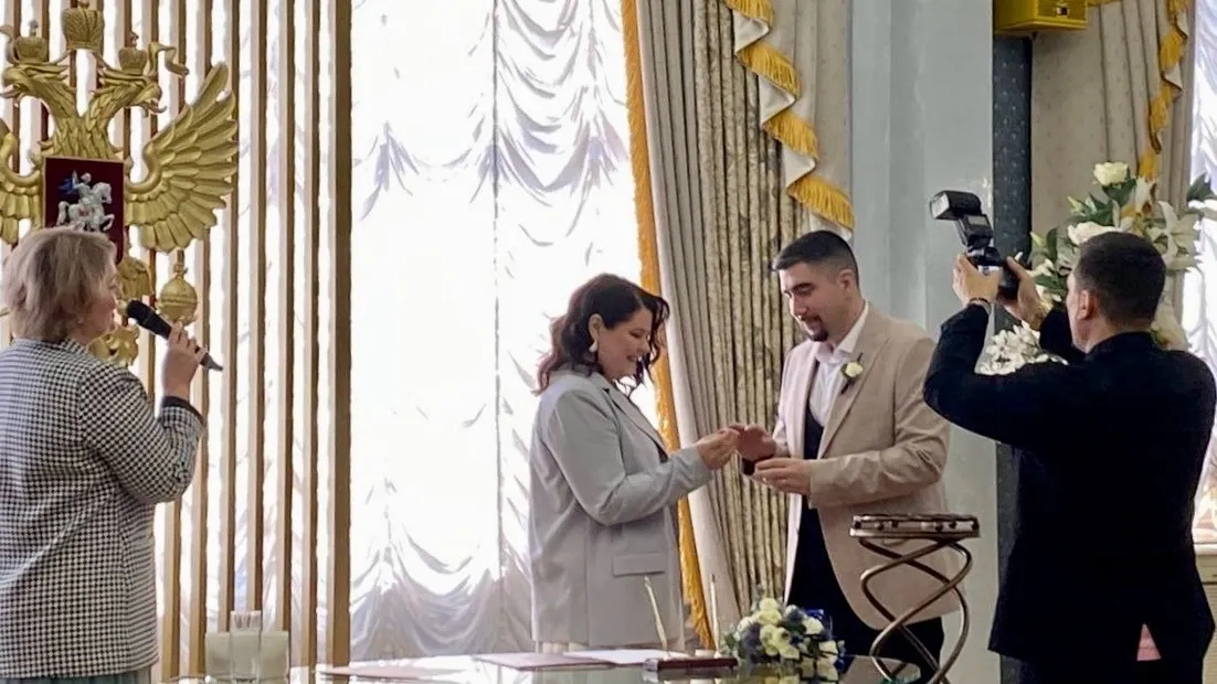 Пара обменялась кольцами в тюменском ЗАГСе. Фото предоставлено Викторией Тихоновой