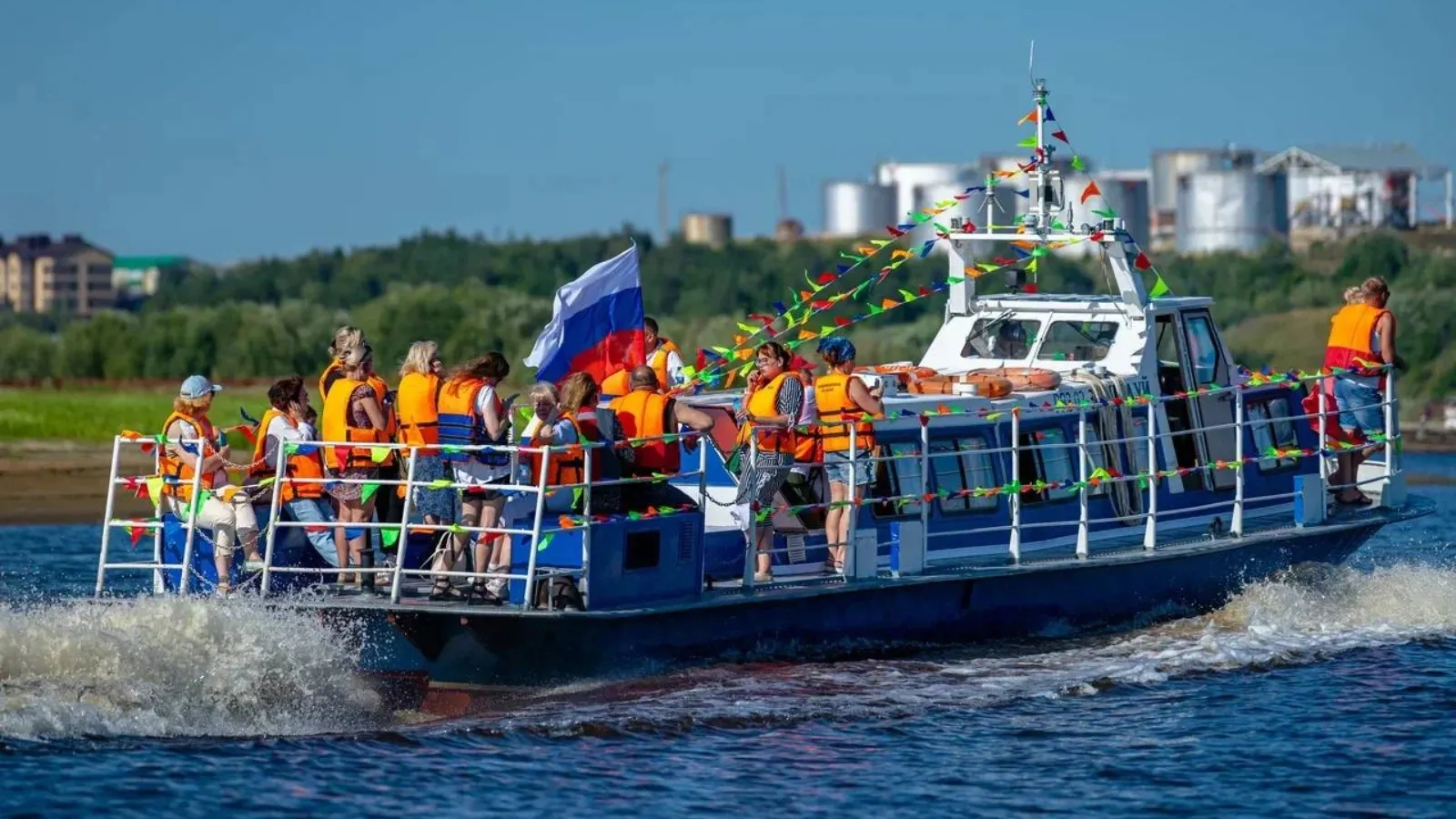 В Салехарде впервые провели речную экскурсию | Север-Пресс