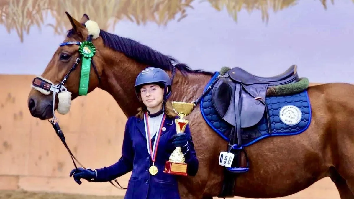 Ульяна Авраменко и конь Флайбот выиграли две медали на всероссийских соревнованиях . Фото: t.me/sever_press