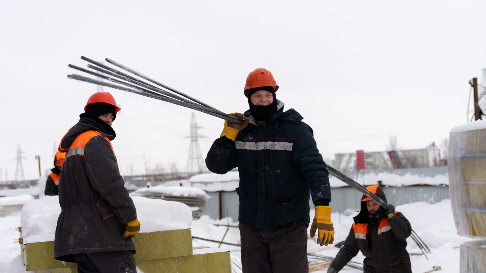 Строители остаются на пике спроса у работодателей ЯНАО. Фото: Юлия Чудинова / «Ямал-Медиа»