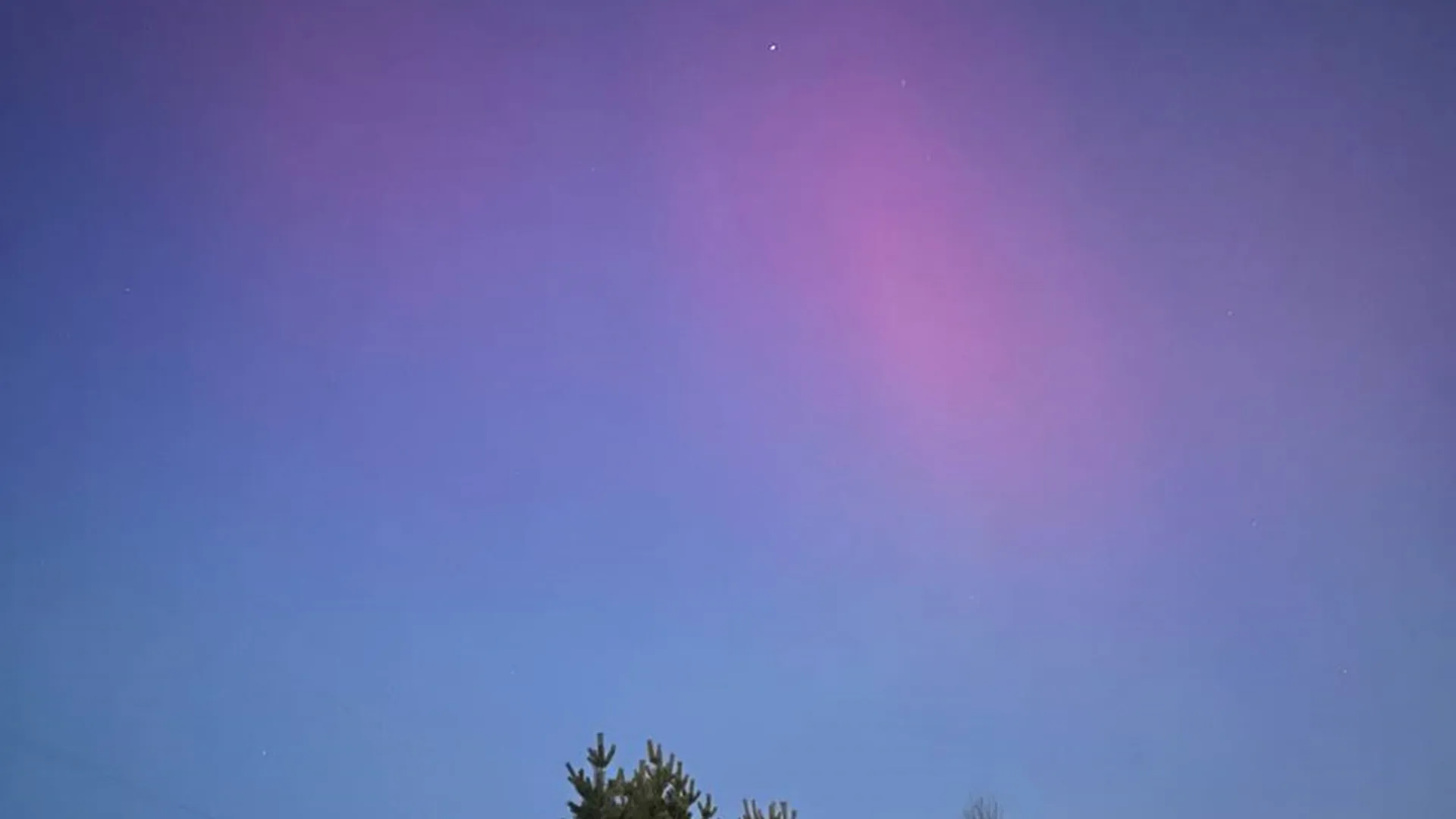 Северное сияние озарило небо в ночь на 11 мая. Фото: Юлия Морева / «Ямал-Медиа»
