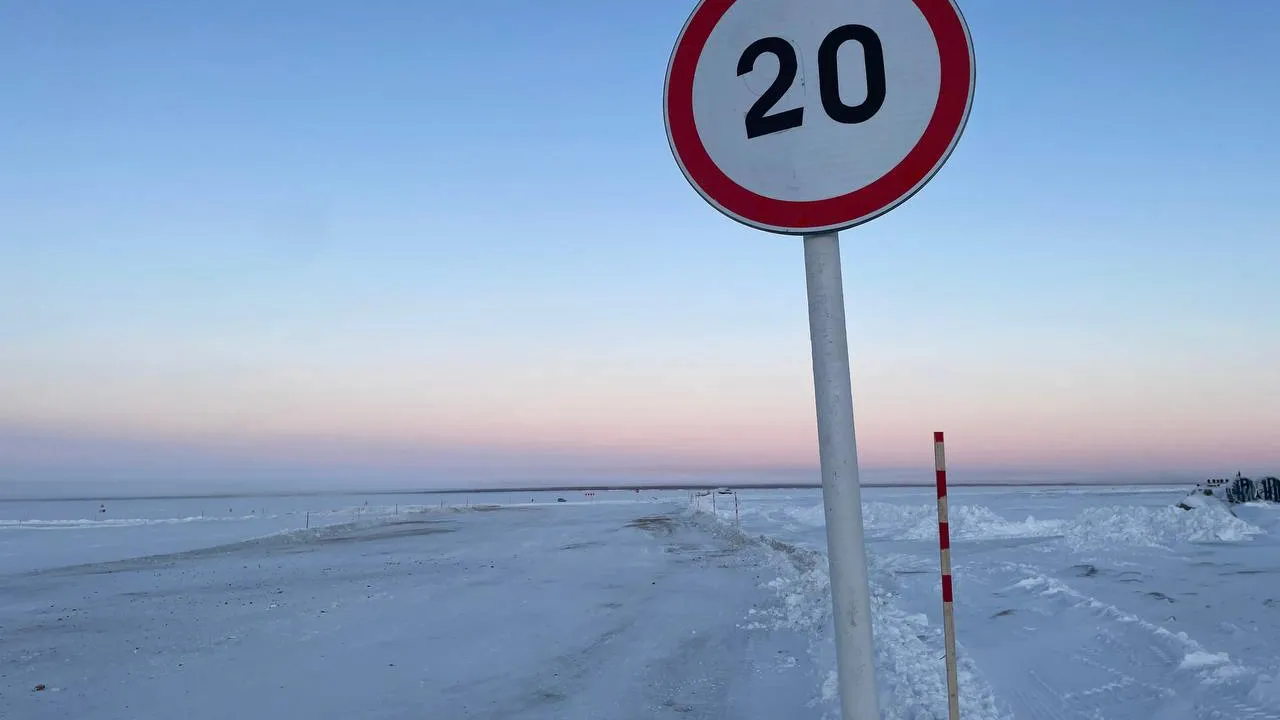 По переправе можно ехать со скоростью не более 20 км/ч. Фото: Карина Безносова / «Ямал-Медиа»