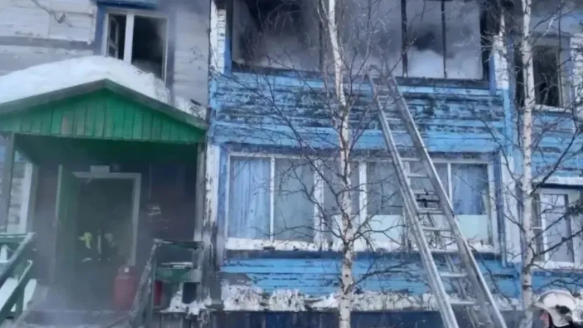 Восстановление горевшего на Игарской дома возможно, так как конструктив надежный, пояснили специалисты. Кадр из видео t.me/gumchsyanao89
