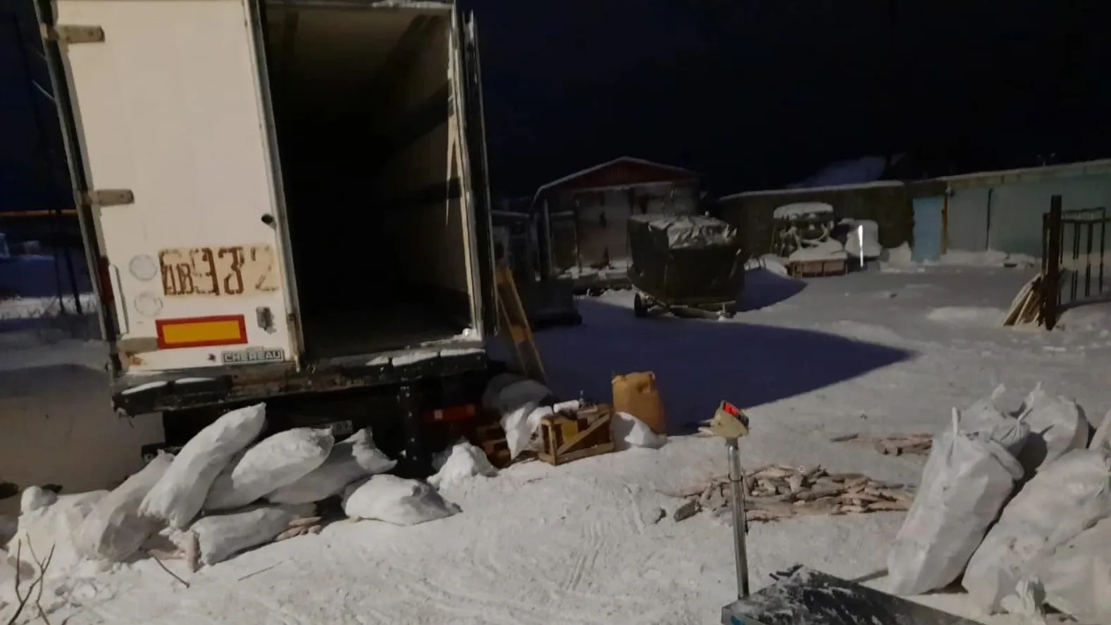 В грузовике обнаружили более пяти тонн сига, чира и сырка. Фото предоставлено пограничным управления ФСБ России по ЗАР