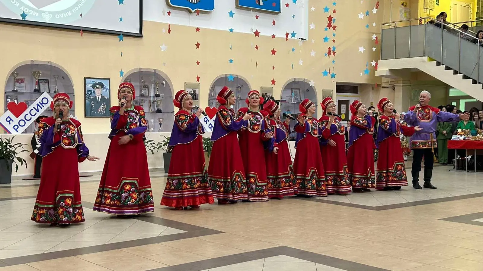 Концерт на празднике национальных подворий в Новом Уренгое. Фото: vk.com/akademiyatalantov_nur