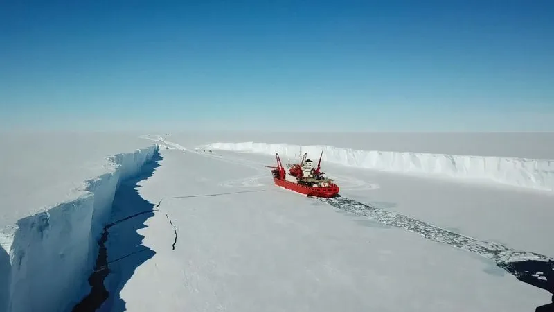 Современные технологии помогут ученым изучать Арктику. Фото: LuYago / Shutterstock / Fotodom