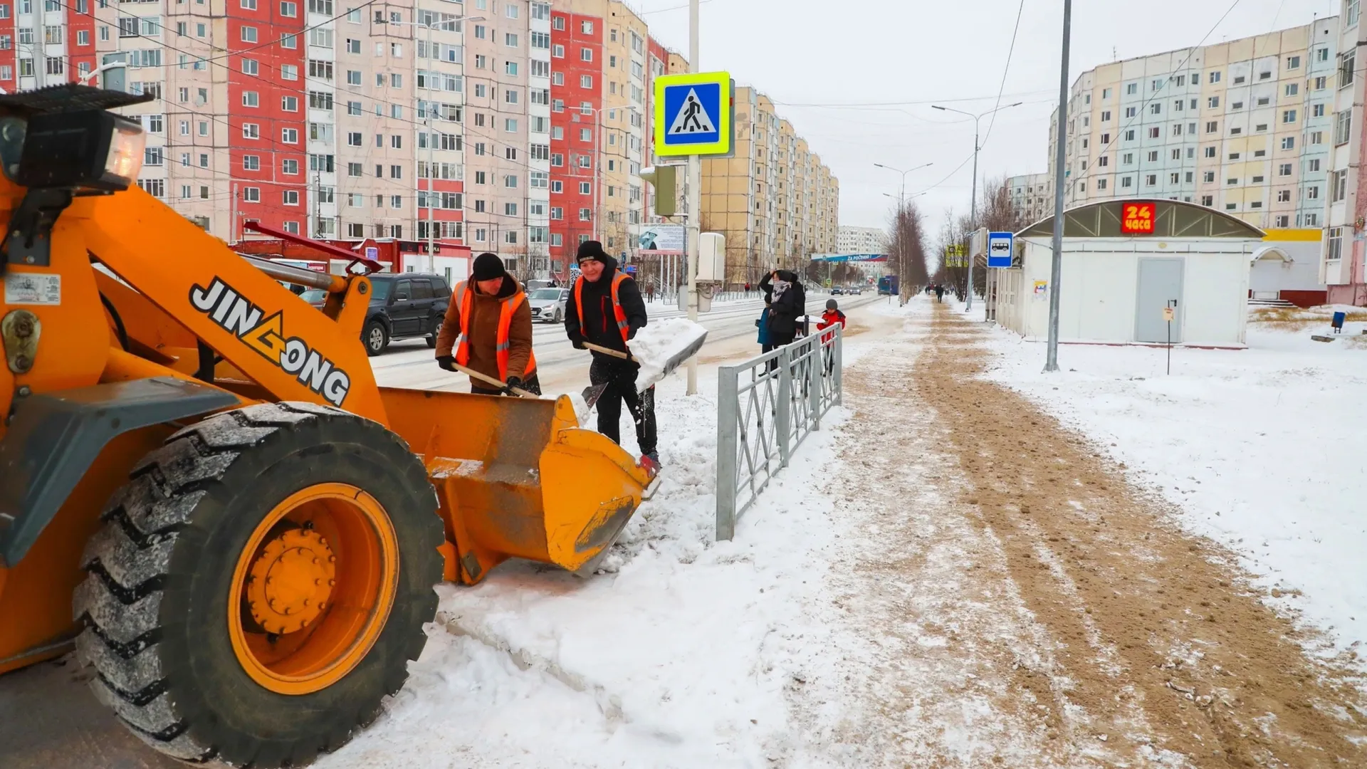 На улицы крупных ямальских городов вышла новая техника. Фото: vk.com/artyukhov_da