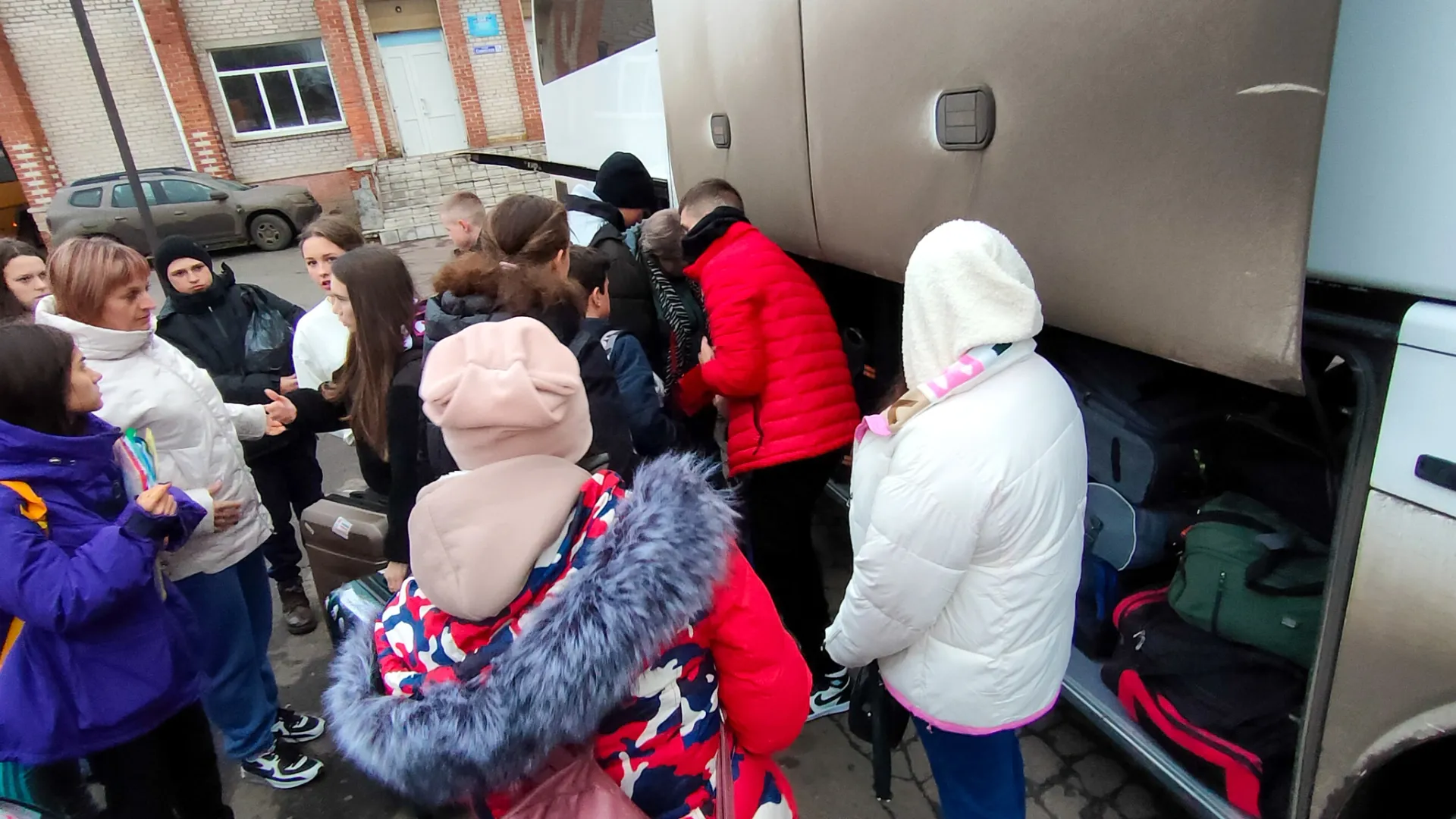 Школьники из Волновахи отправились в поездку по России. Фото: Тимур Ахмедов / «Ямал-Медиа»