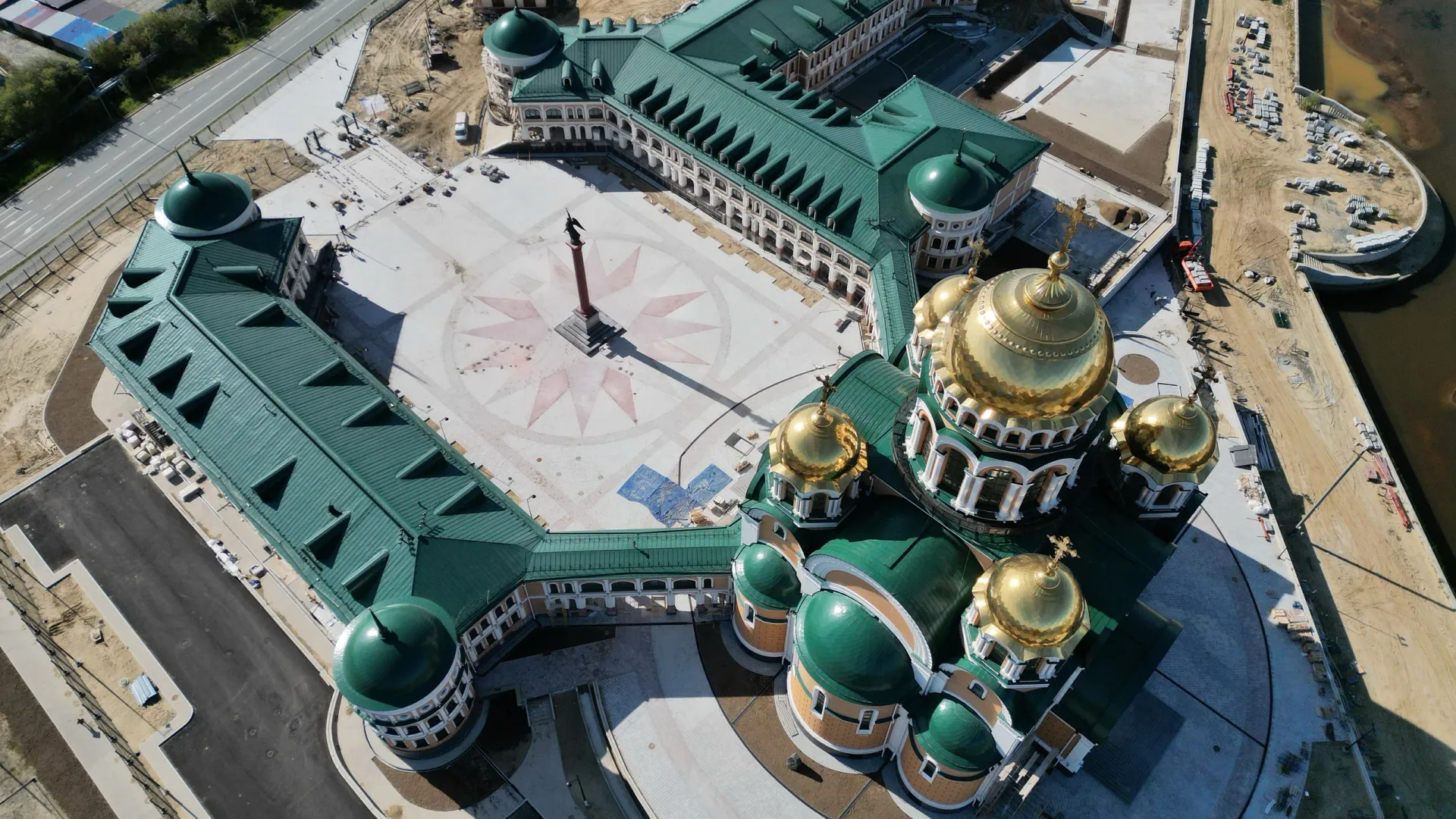 Храмовые сооружения занимают более 3,5 тысячи квадратных метров. Фото: Андрей Ткачев / «Ямал-Медиа»