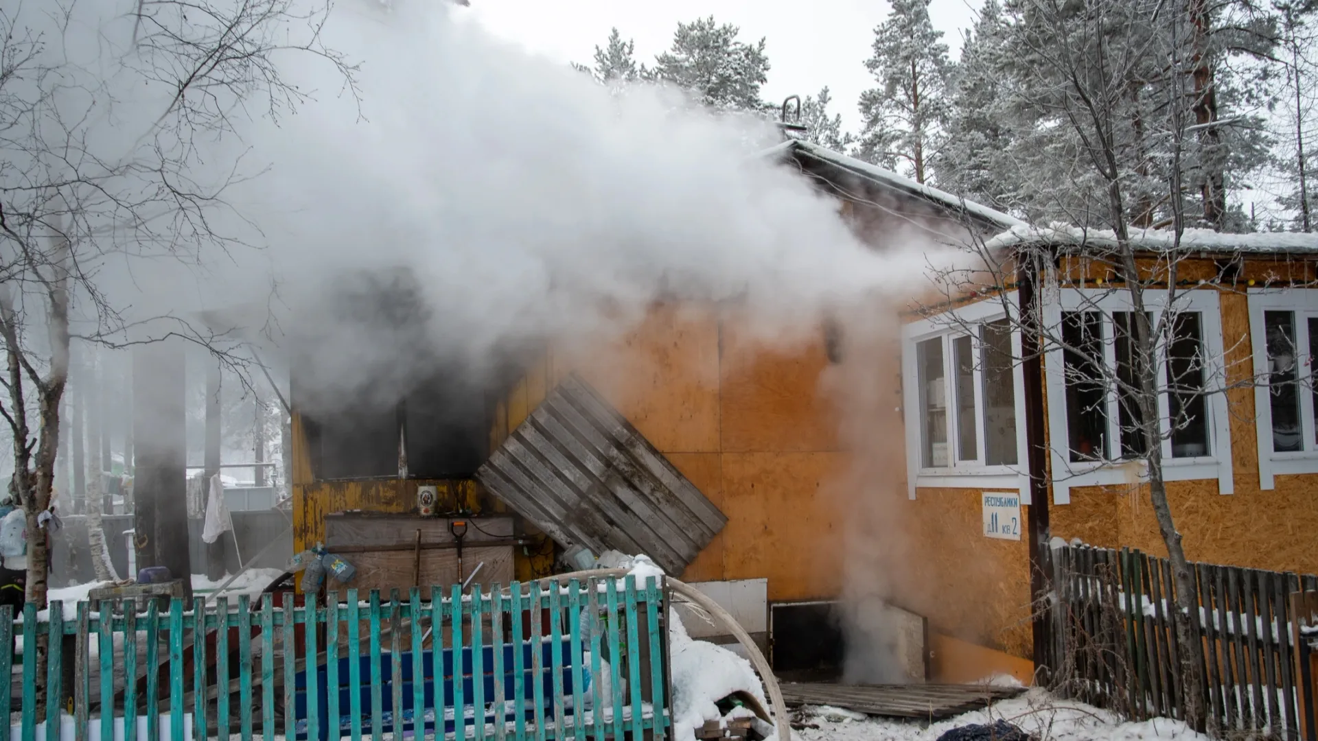 В новогодние праздники в ЯНАО произошло 29 пожаров. Фото: Юрий Здебский / «Ямал-Медиа»