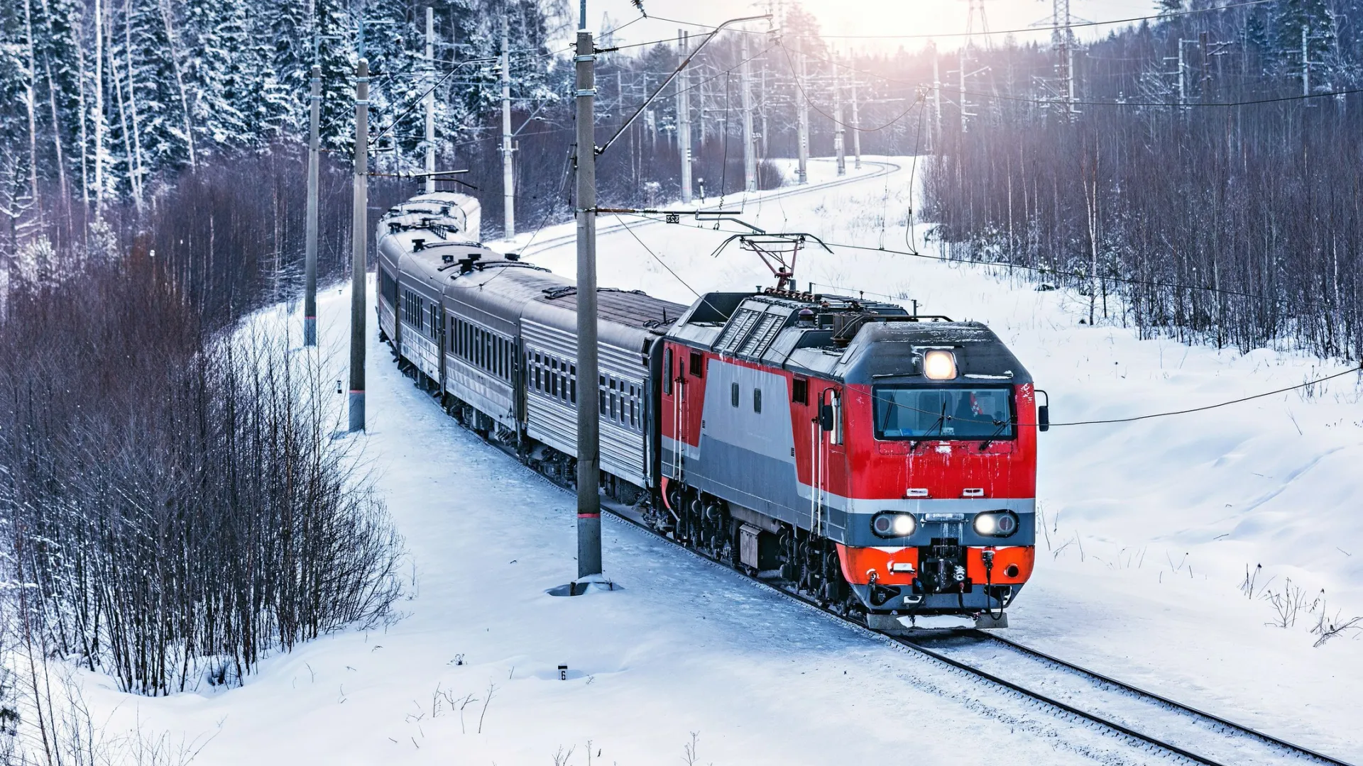 В Ноябрьске вахтовик догнал уходящий поезд. Фото: Locomotive74/Shutterstock/Fotodom