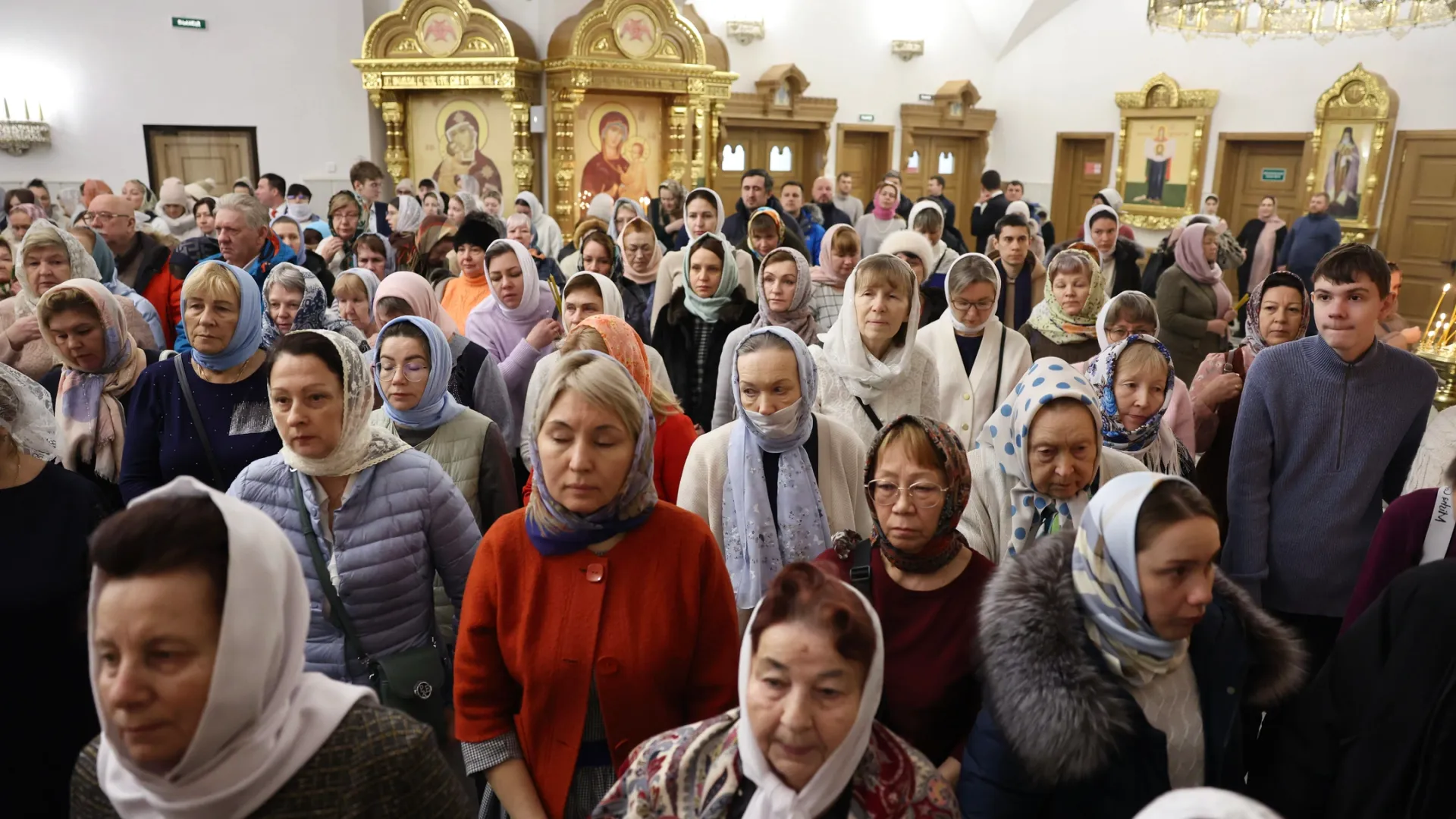Православные встретили Рождество в молитвах. Фото: Андрей Ткачев / «Ямал-Медиа»