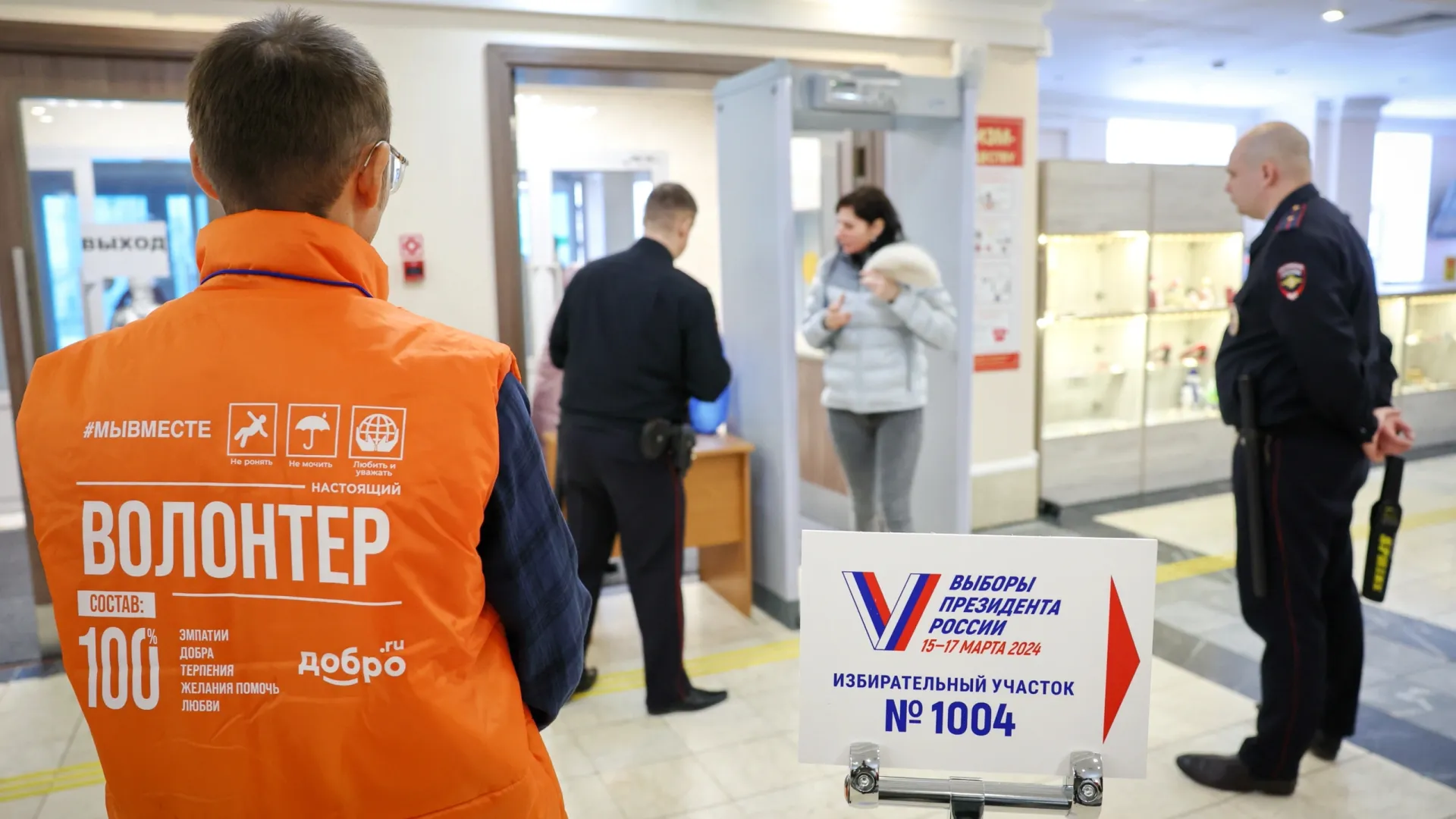 Экзитпол проводится только на выходе из избирательных участков. Фото: Андрей Ткачев / «Ямал-Медиа»