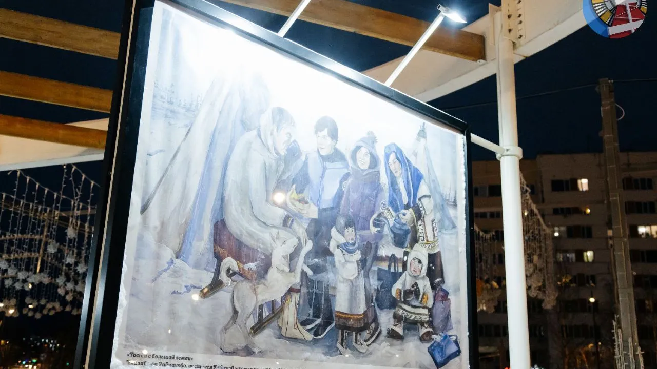 Картины юных художников Ноябрьска на уличной предновогодней выставке. Фото: t.me/noyabrskadmin