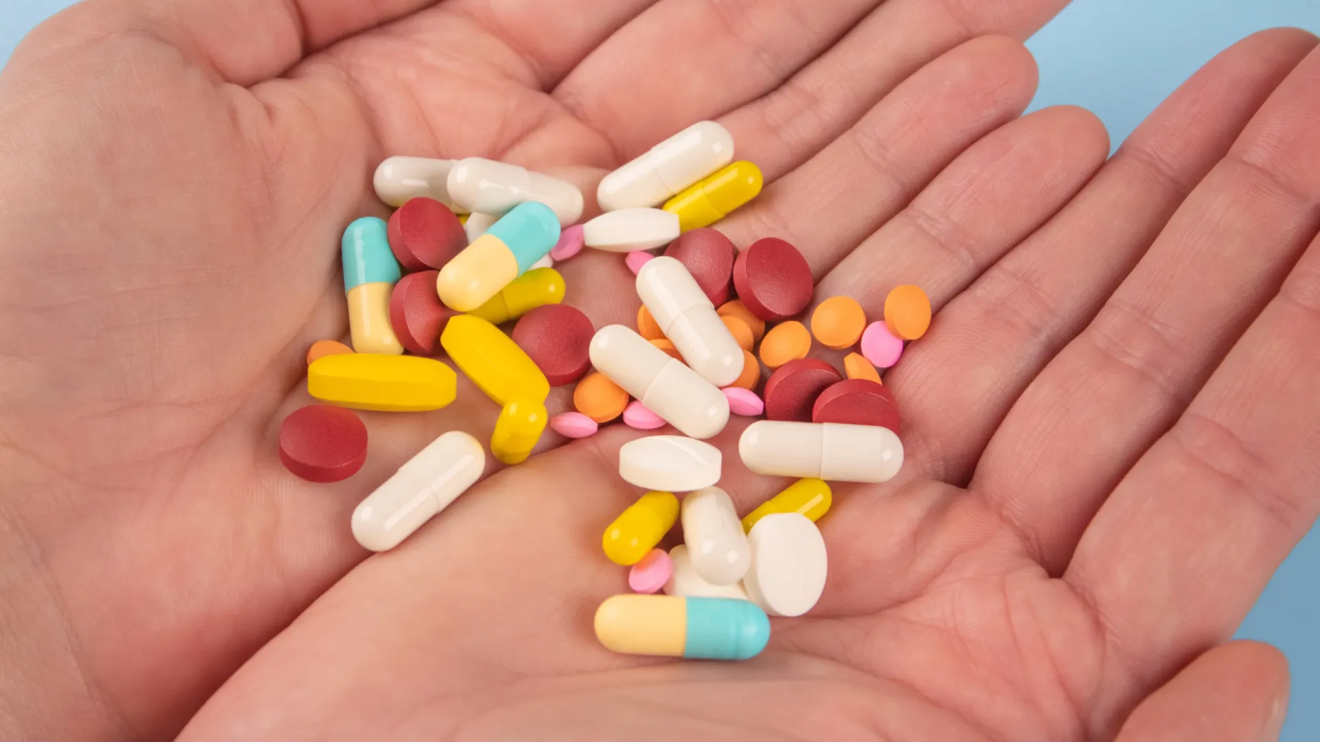 Специалисты предупреждают о вреде самолечения антибиотиками. Фото: Iryna Mylinska / Shutterstock/Fotodom