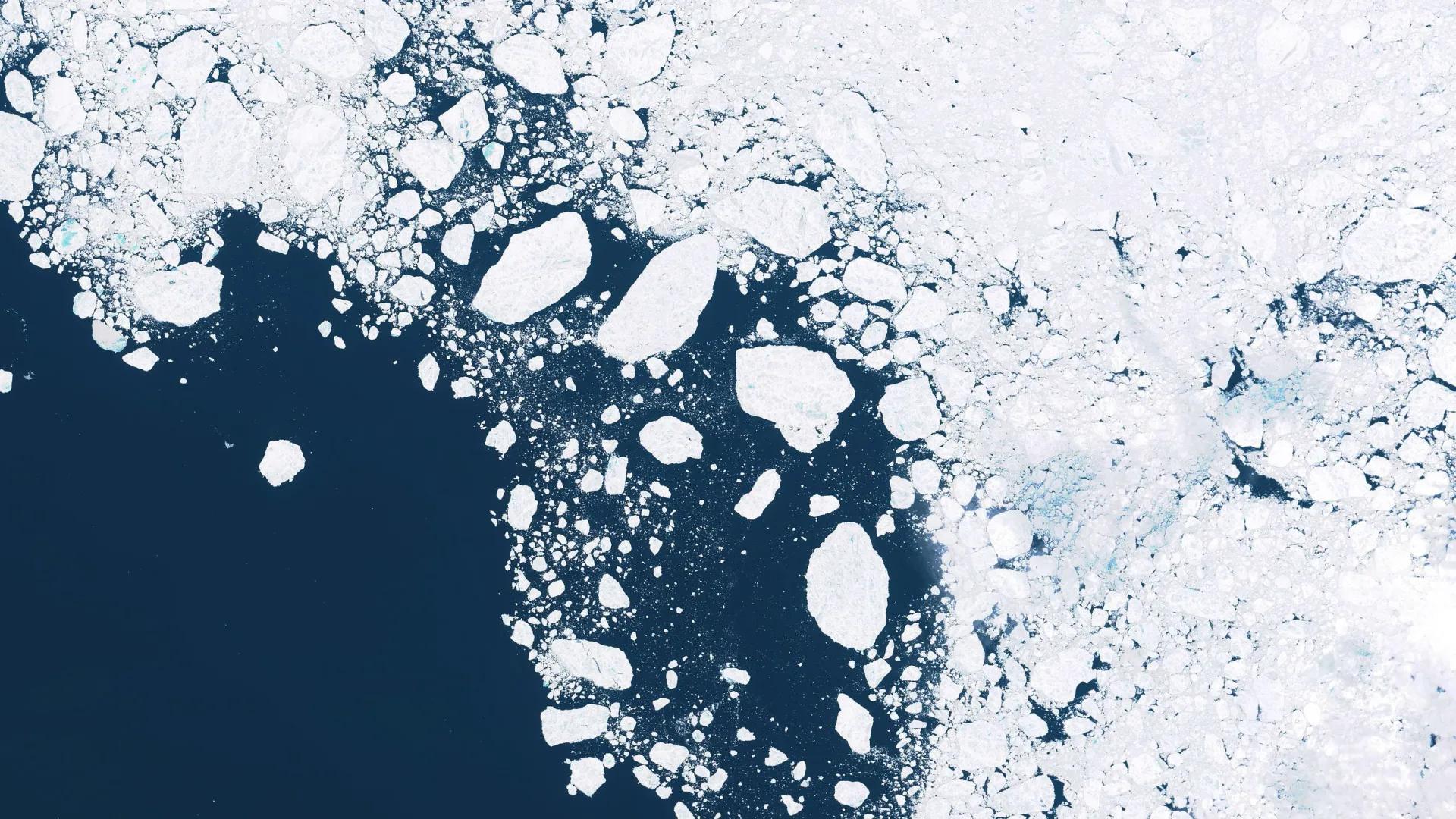 Снег в центральных районах Антарктиды накапливается на 24% быстрее. Фото: Trismegist san/Shutterstock