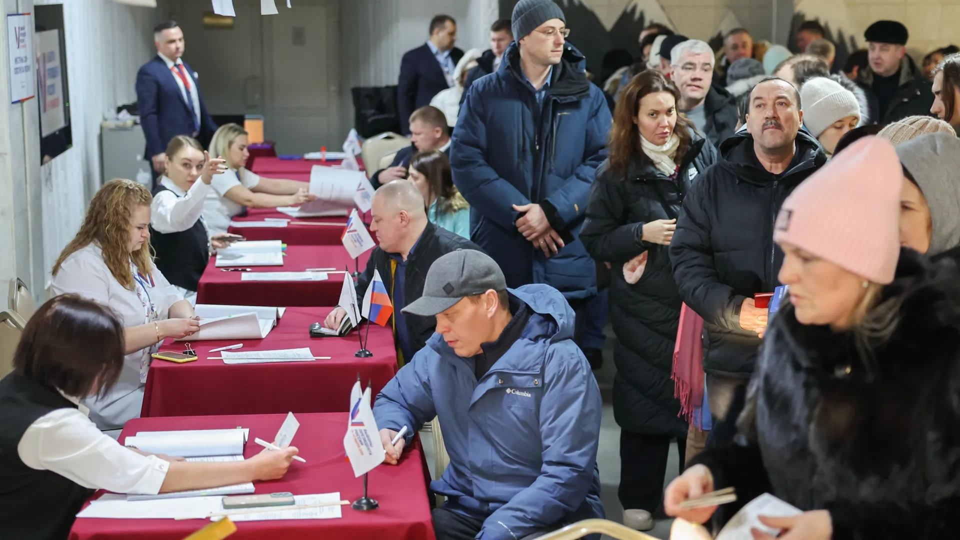 Ямальцы активно голосуют на выборах президента РФ. Фото: Андрей Ткачев / АНО «Ямал-Медиа»