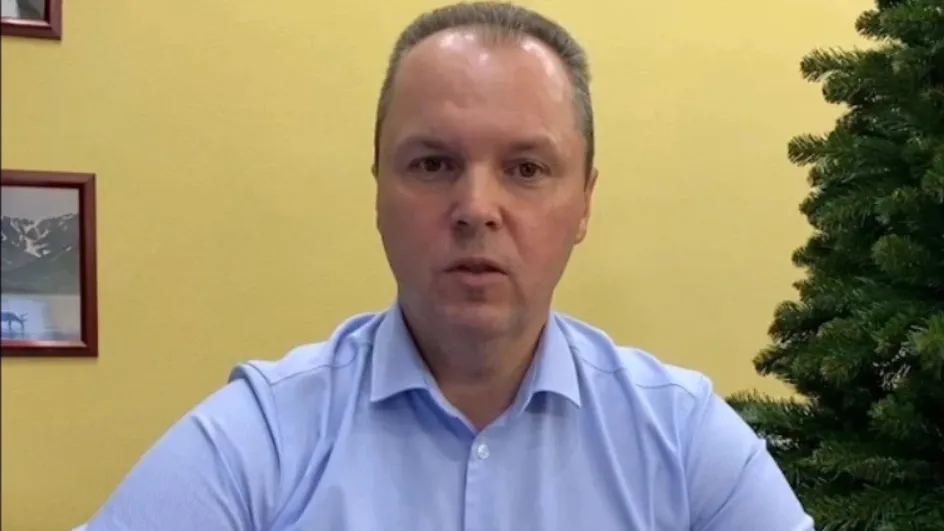 Глава Приуральского района Иван Сакал ответил на 21 вопрос во время прямого эфира. Кадр из видео vk.com/ivansakal