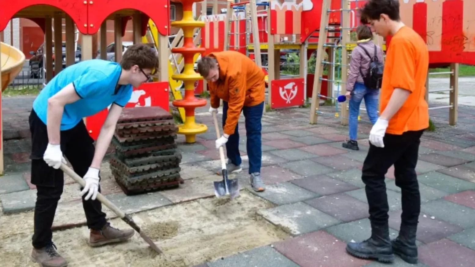 Подростки в трудовых отрядах помогут с благоустройством города. Фото: Андрей Ткачев / «Ямал-Медиа»