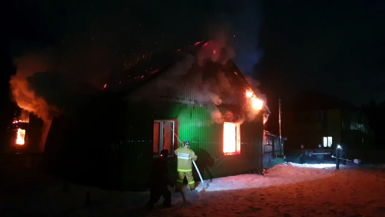 В Шурышкарском районе ночью сгорел жилой дом | Север-Пресс