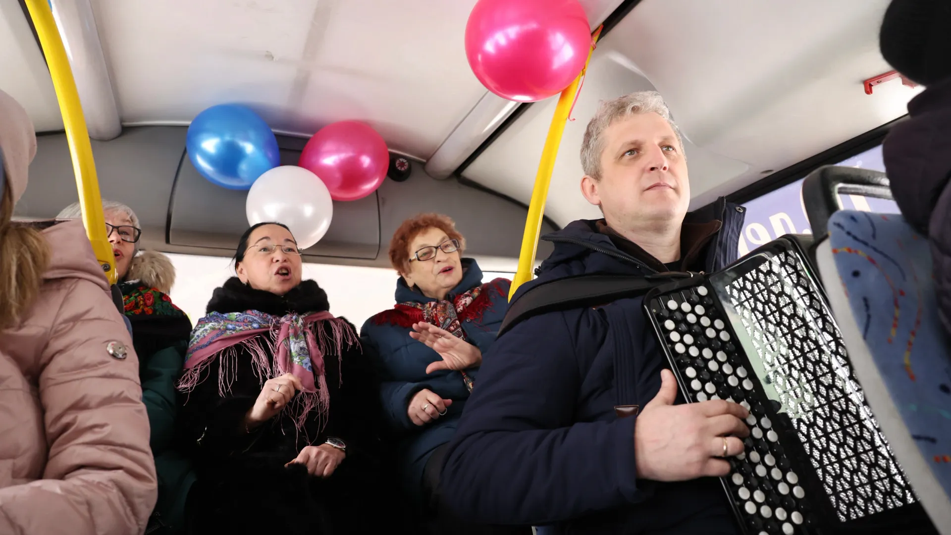 Коллективы города выступят перед пассажирами. Фото:  Андрей Ткачев / «Ямал-Медиа»