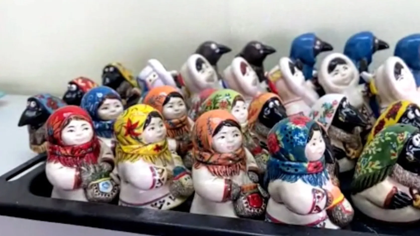 Вот такие сувениры изготавливают мастера в Лабытнанги. Кадр из видео ИА «Север-Пресс»