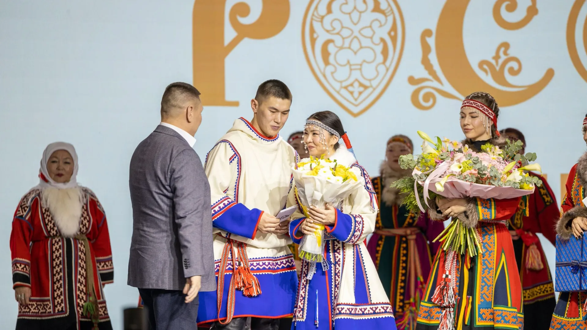 Ямальская пара поженилась на выставке. Фото: Федор Воронов / «Ямал-Медиа»