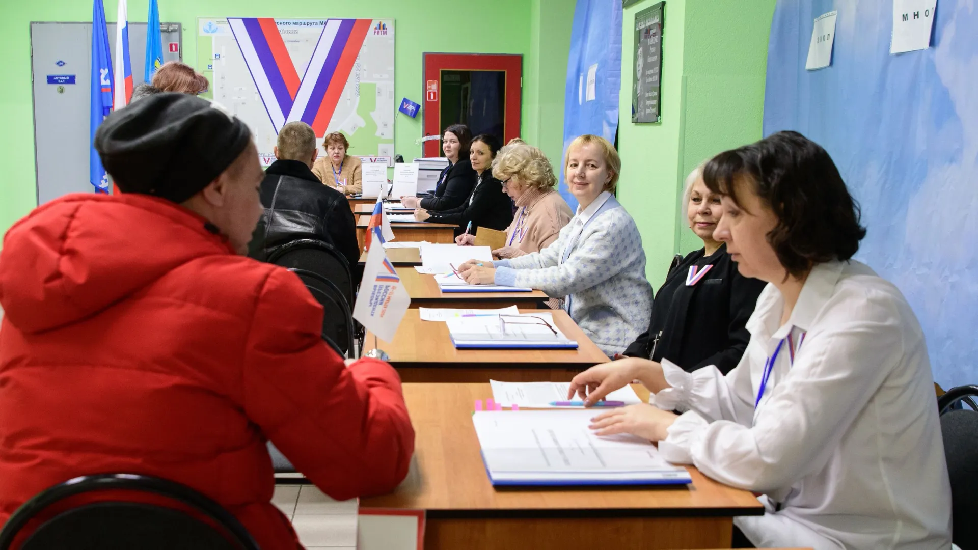 Ямальцы выбирают президента России. Фото: Юрий Здебский / «Ямал-Медиа»