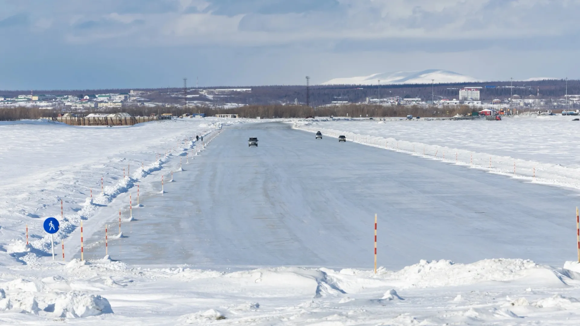 В Приуралье открыли еще один зимник. Фото: Юлия Чудинова / «Ямал-Медиа»