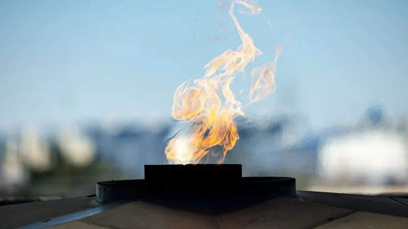 На Ямал из Волгограда доставили частицу Вечного огня. Фото: Сергей Зубков / «Ямал-Медиа»