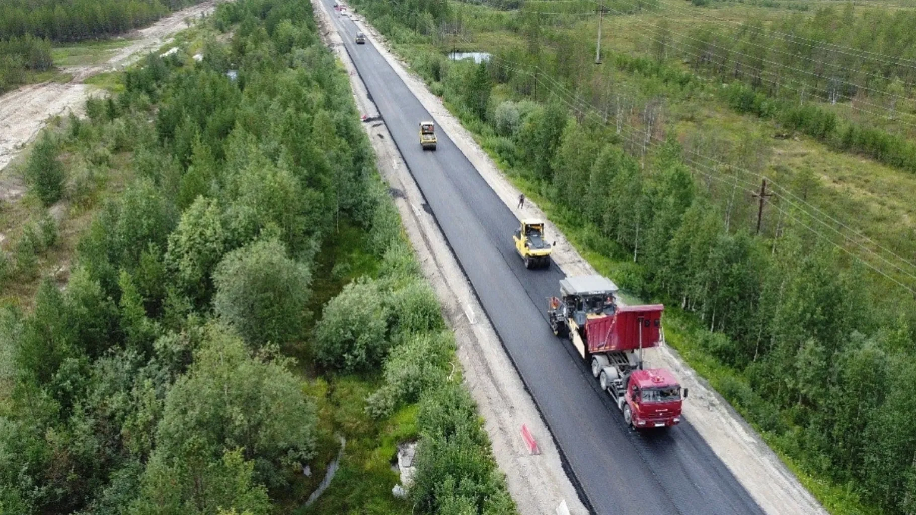 За сезон-2023 на Ямале привели в порядок 170 км дорог. Фото предоставлено пресс-службой губернатора ЯНАО