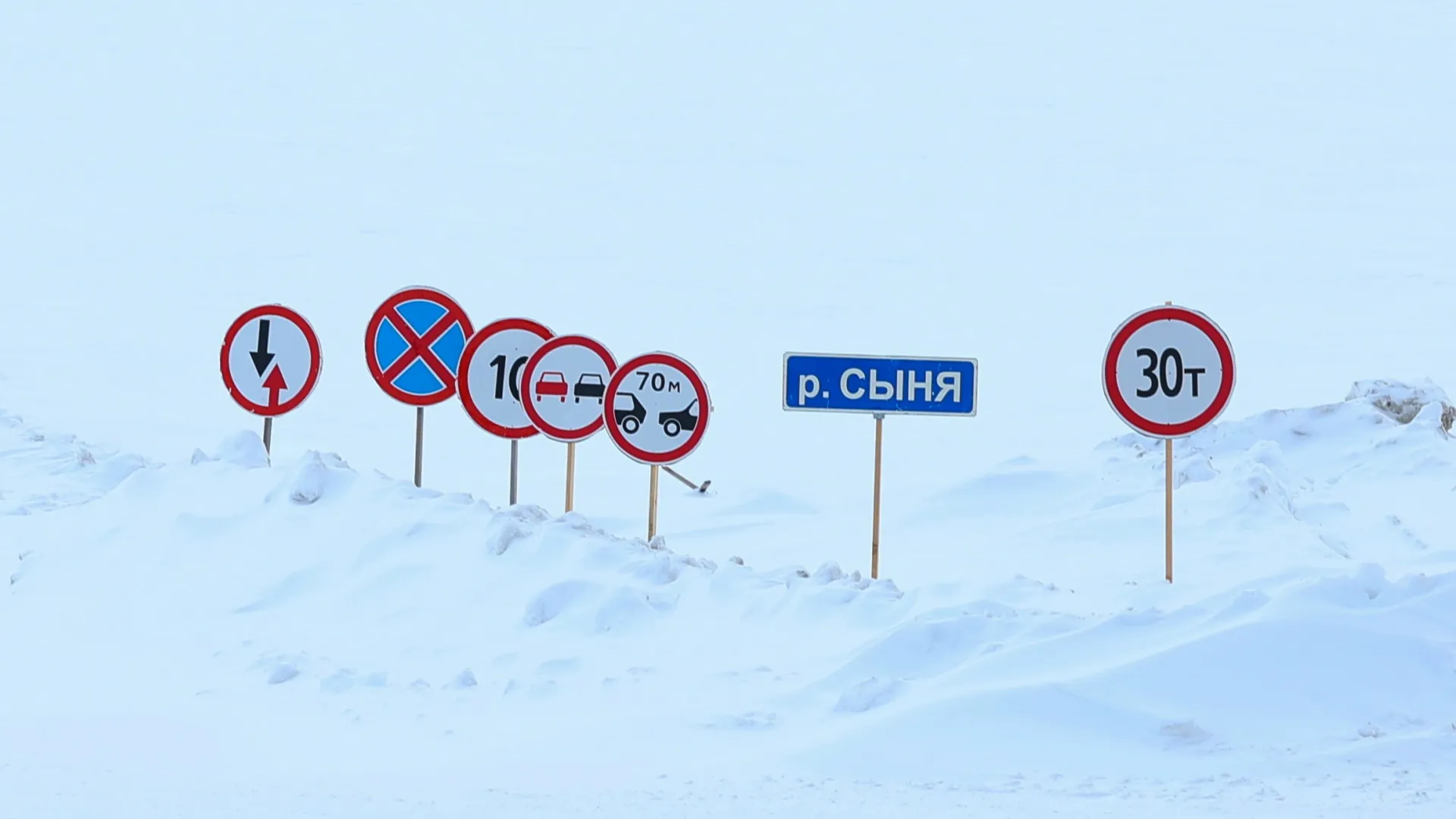 Зимник Лабытнанги — Мужи замело. Фото: Андрей Ткачев / «Ямал-Медиа»