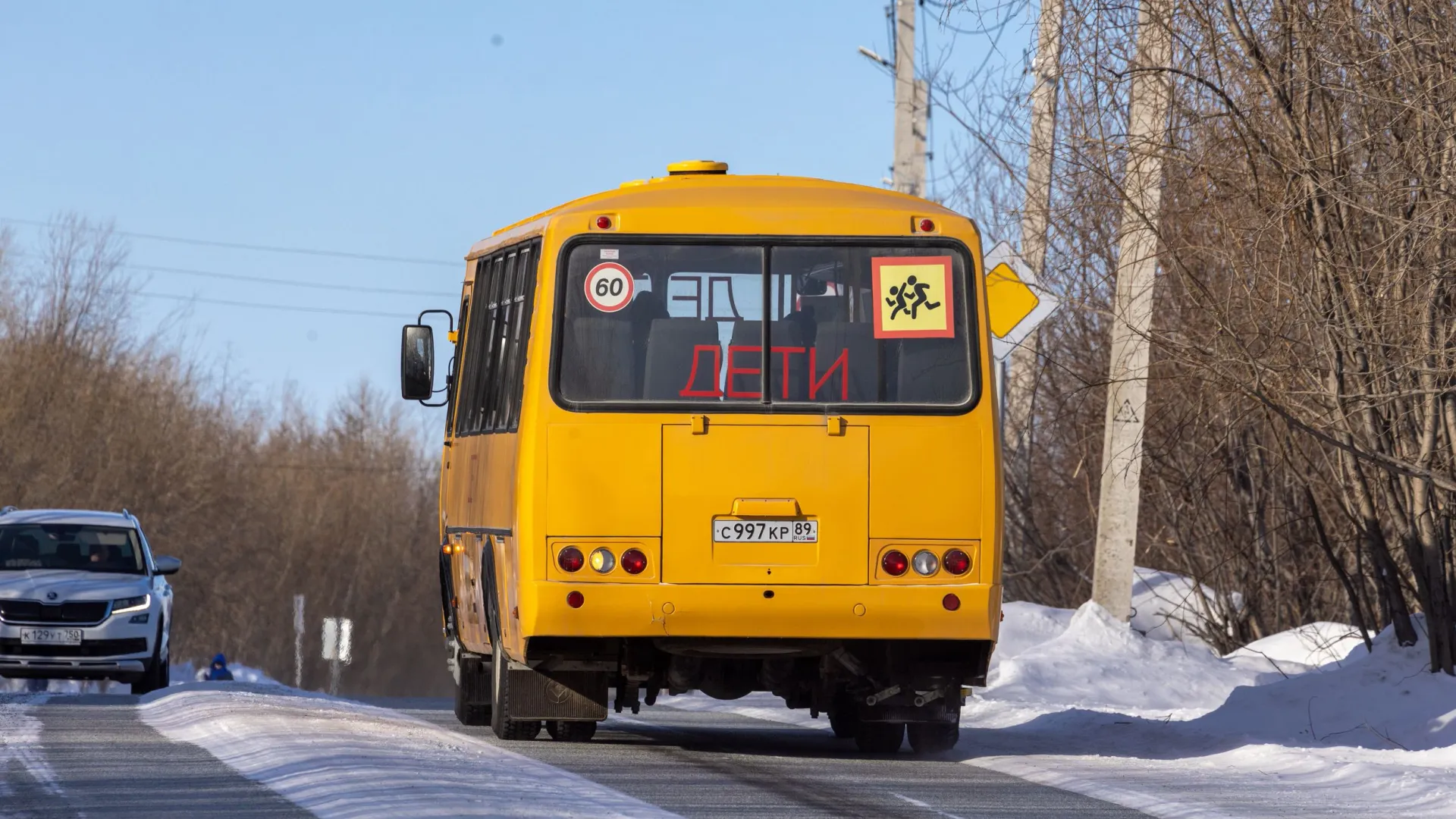 В Новом Уренгое проверили техсостояние школьных автобусов. Фото: Федор Воронов / «Ямал-Медиа»